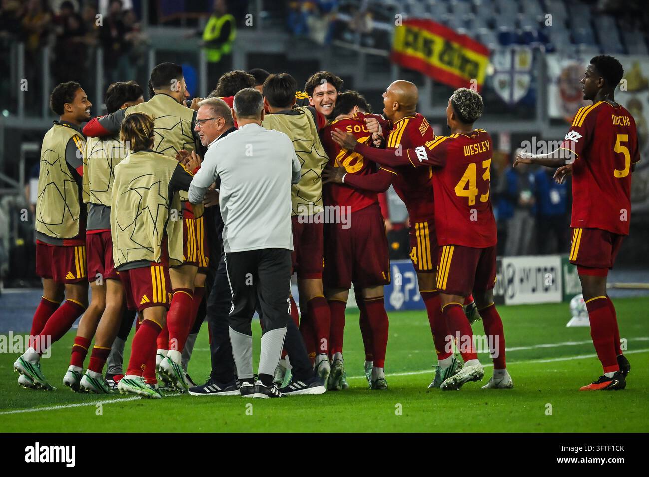 IPA89715550 - Marten DE ROON of AS Roma celebrate his goal with ...