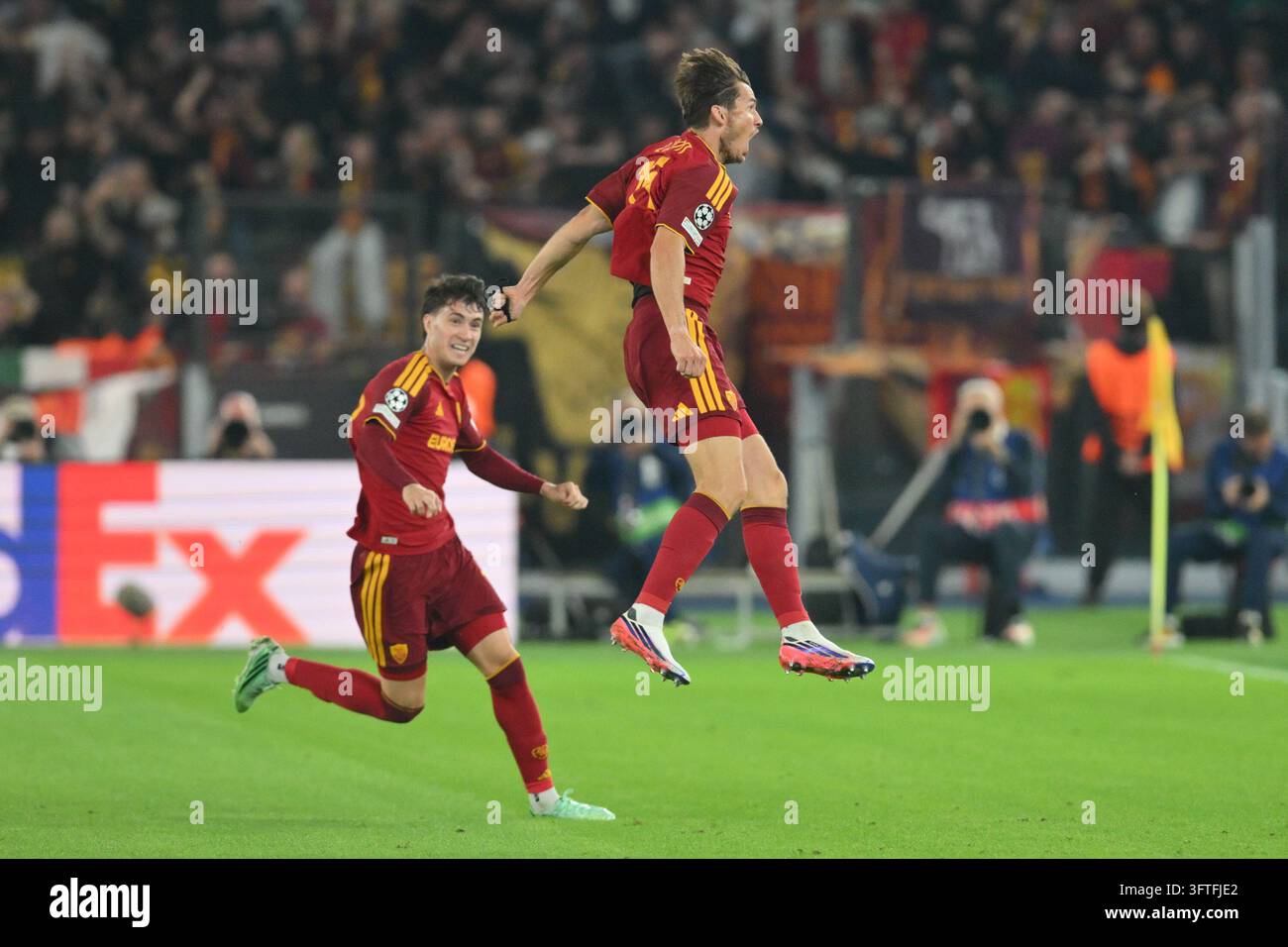Marten de Roon of Roma celebrates scoring a goal 1-0 during the match ...
