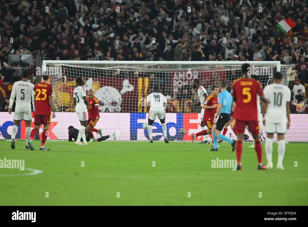 Marten de Roon of Roma scores a goal 1-0 during the match of Uefa ...