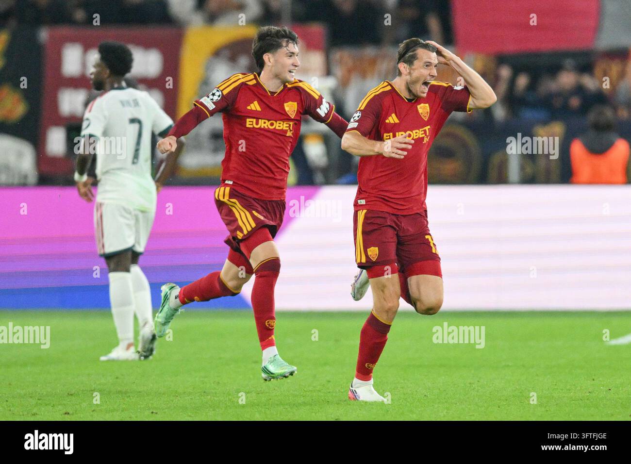 Marten de Roon of Roma celebrates scoring a goal 1-0 during the match ...