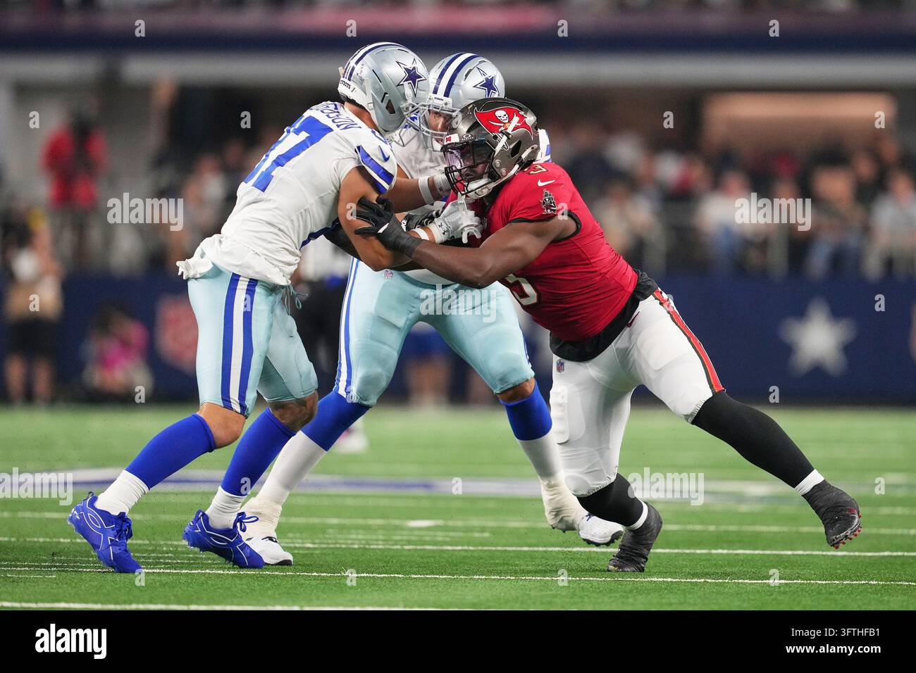 Tampa Bay Buccaneers linebacker Rueben Bain Jr. (3) faces off against ...
