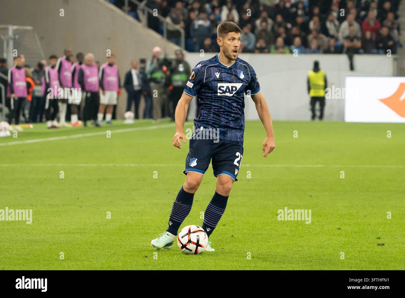 Andrej Kramaric (TSG Hoffenheim, #27) am Ball, Aktion, Dribbling ...