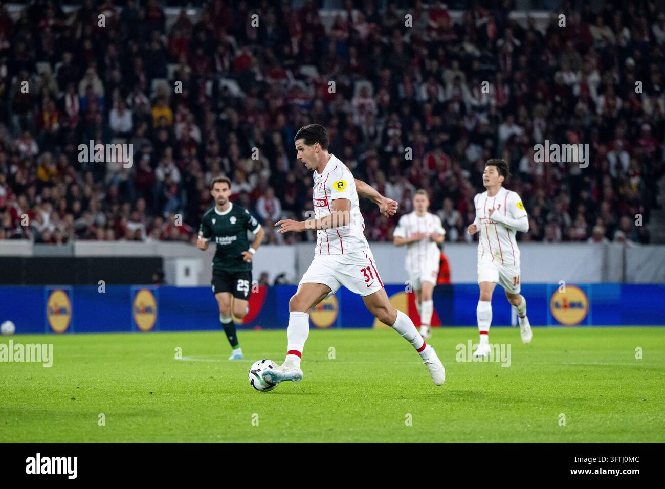 Igor Matanovic (Freiburg, #31) on the ball Photo: Nordphoto/Memmler ...