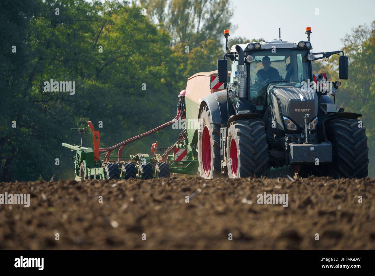 PRODUCTION - 15 October 2026, Hesse, Hofheim am Taunus: A machine is ...