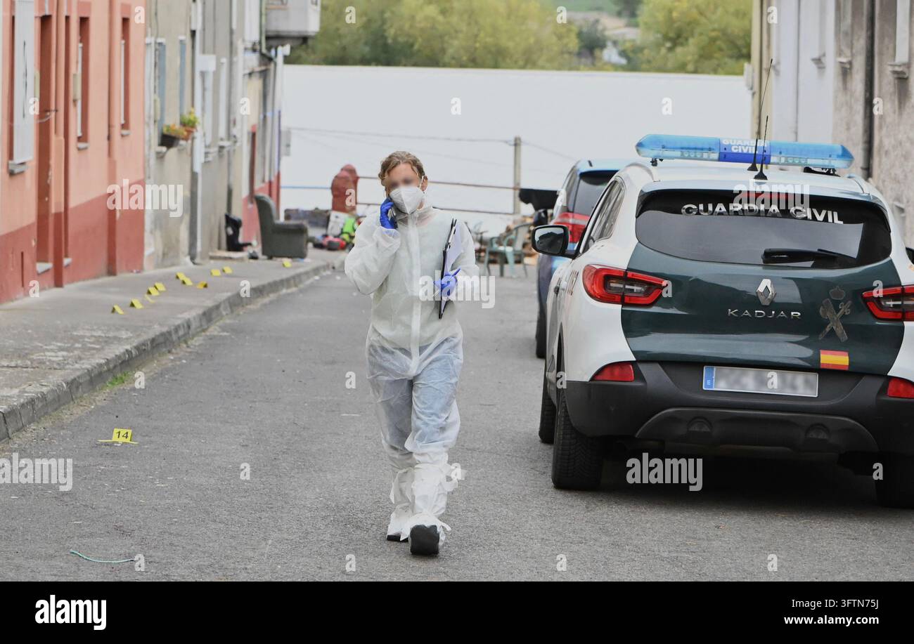 Forensic police officers, on 16 October 2026, in Mataporquera ...