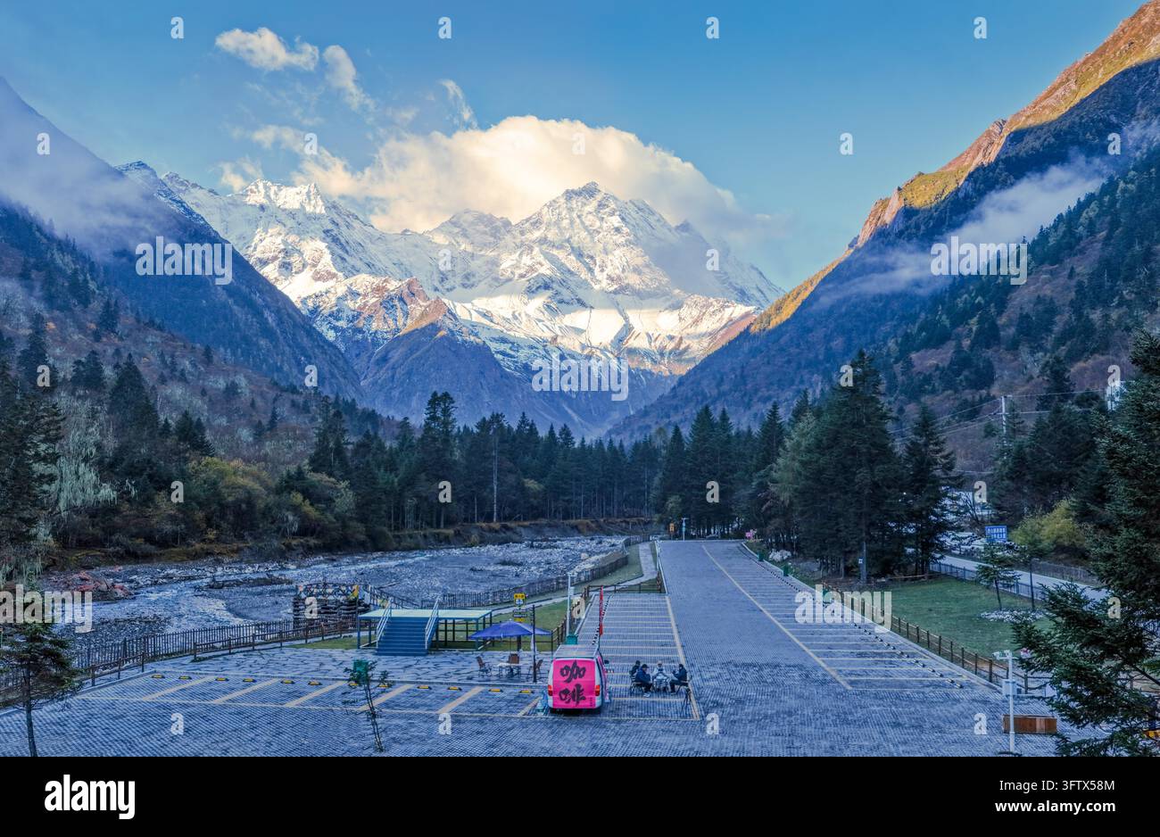 Cloud seas, snow-capped peaks, colorful forests and winding mountain ...