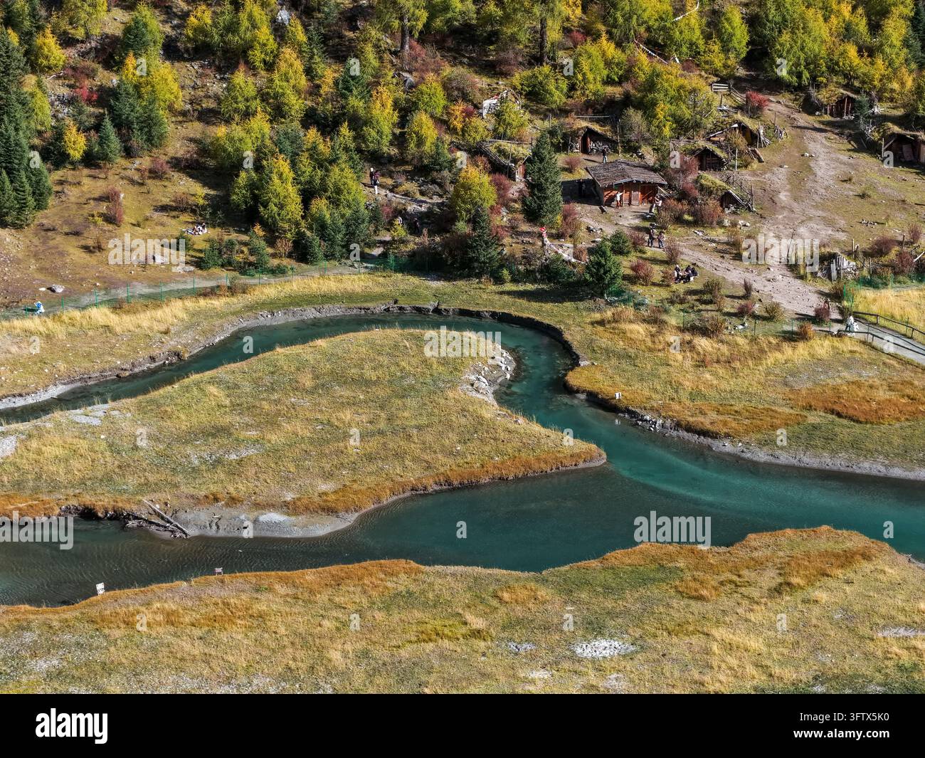 Cloud seas, snow-capped mountains, colorful forests and winding ...