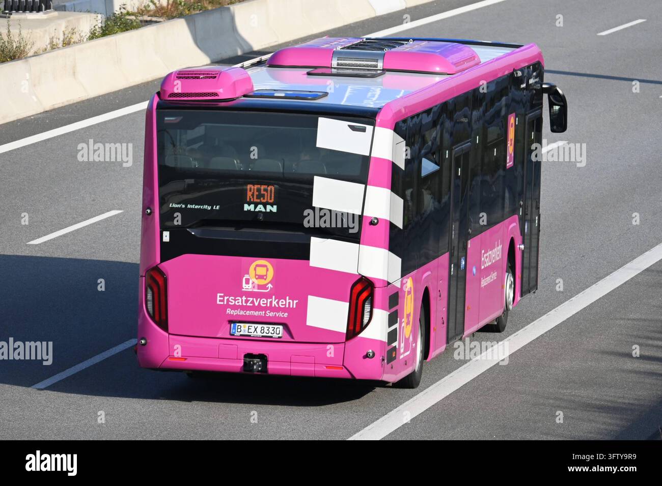 Man Using Software DB Deutsche Bahn, MAN Bus - Ersatzverkehr auf der Autobahn bei ...