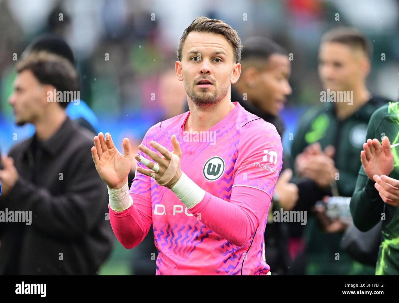Final celebration, goalkeeper Timon Wellenreuther (Wolfsburg) Wolfsburg ...