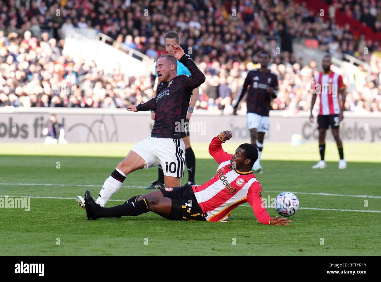 Liverpool's Alexis Mac Allister is challenged by Brentford's Dango ...