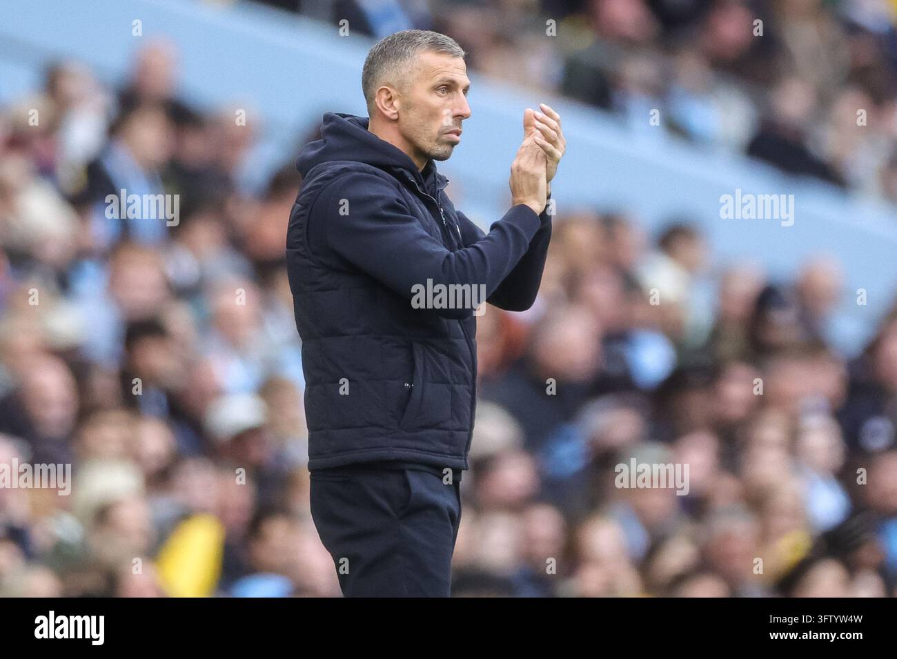 Gary O'Neil manager of Ipswich Town reacts in the technical area during ...