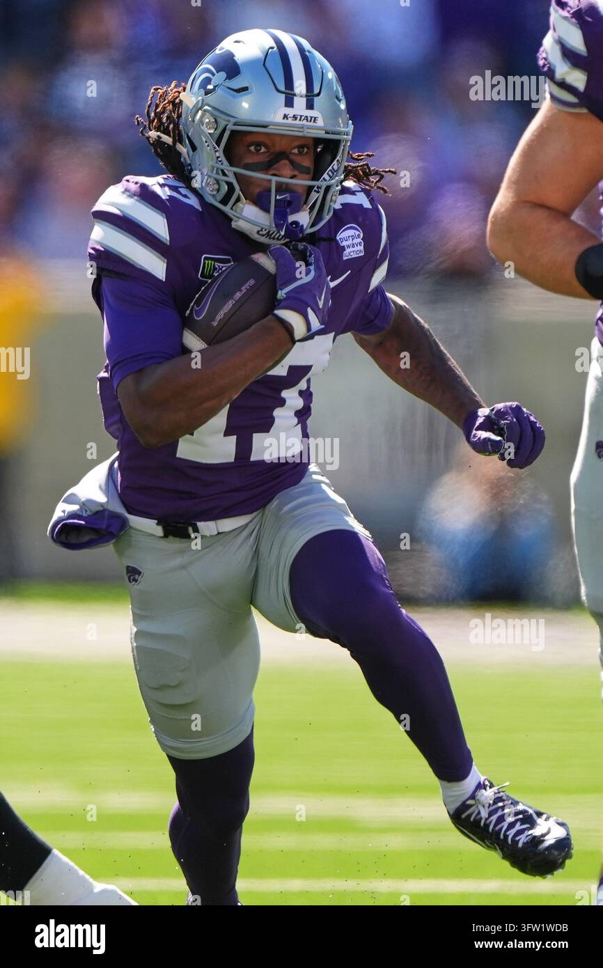 Kansas State wide receiver Adonis Moise (17) runs the ball during the ...