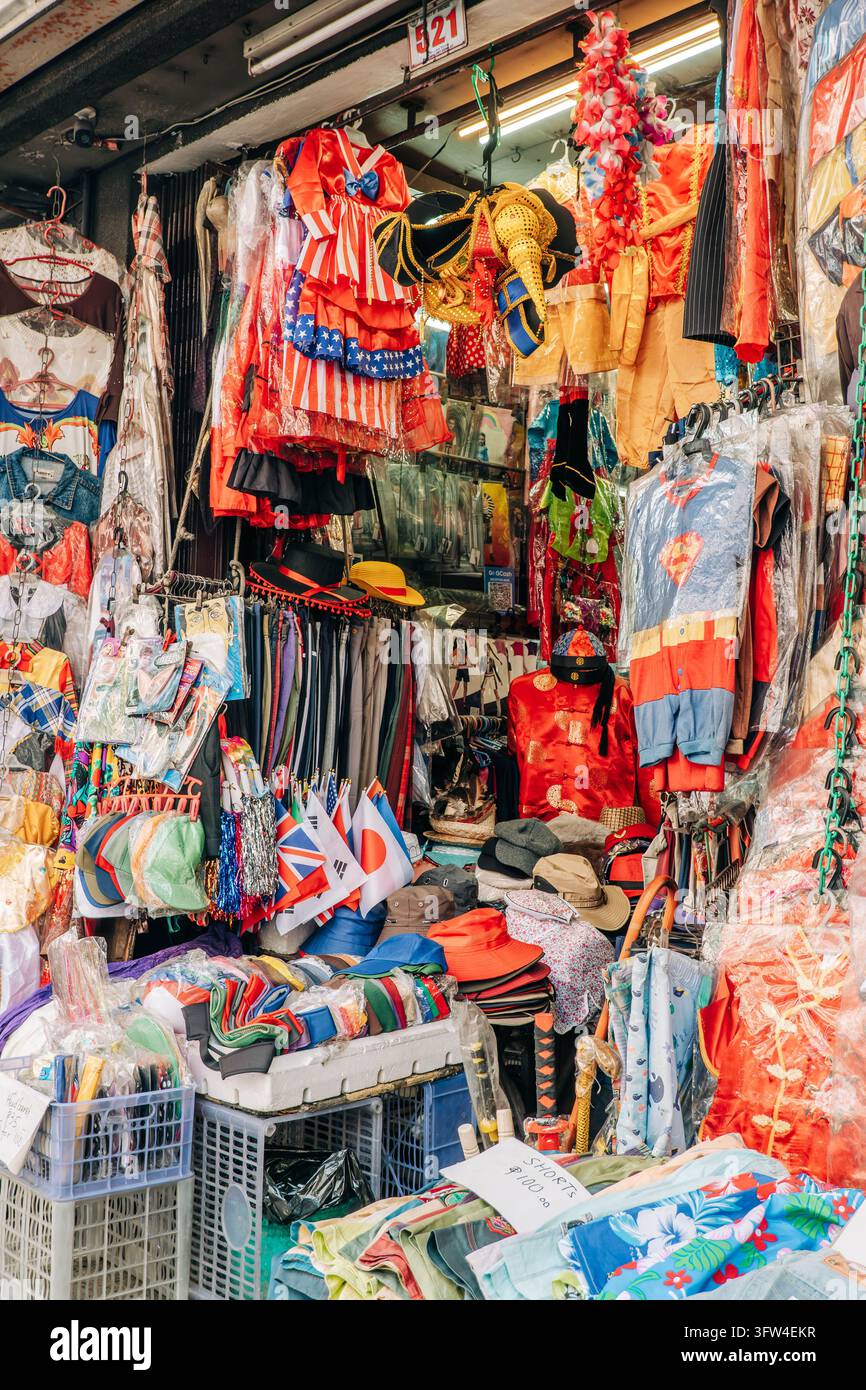 Shop Grid Display Storefront displays hats hi-res stock photography and images - Alamy