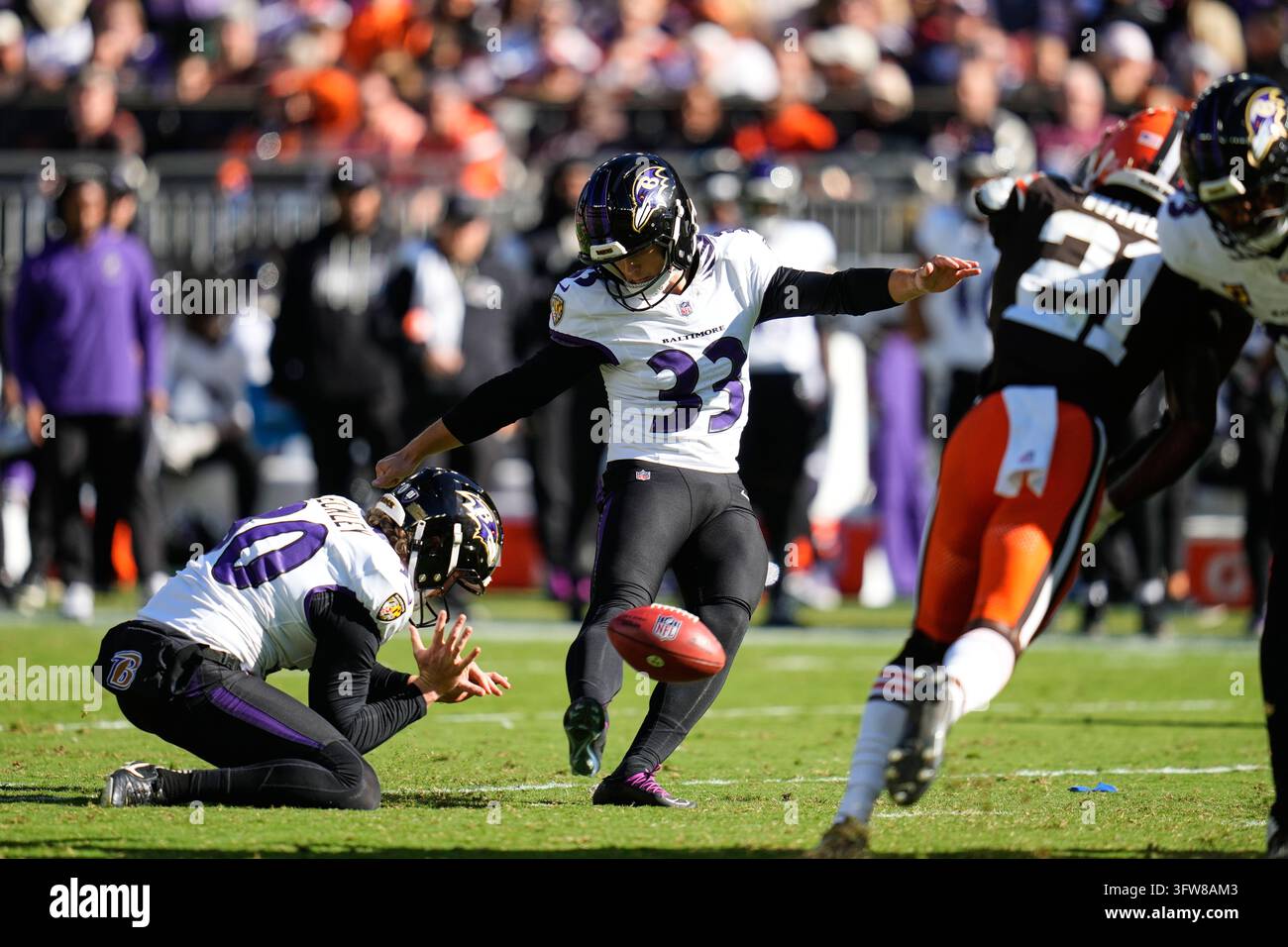 Baltimore Ravens place kicker Tyler Loop (33) misses a field goal ...