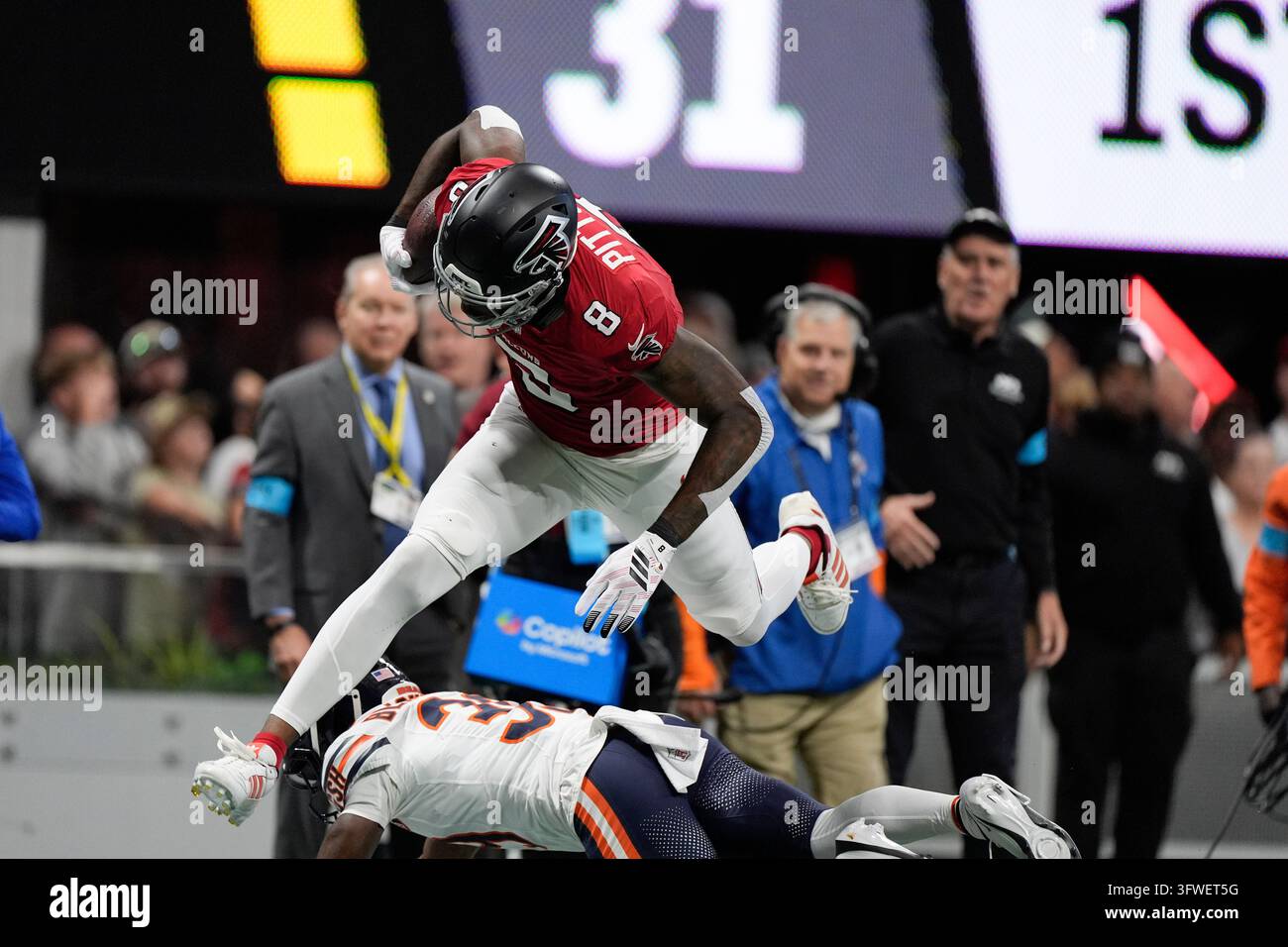 Atlanta Falcons tight end Kyle Pitts Sr. (8) leaps over Chicago Bears ...