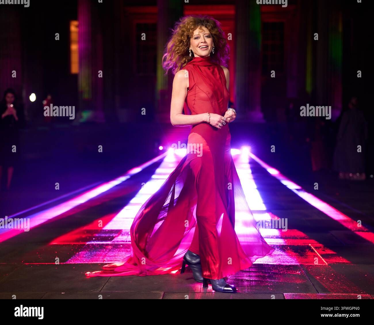 La Voix Enrouée De Natasha Lyonne Au Cœur Du Temps Suspendu