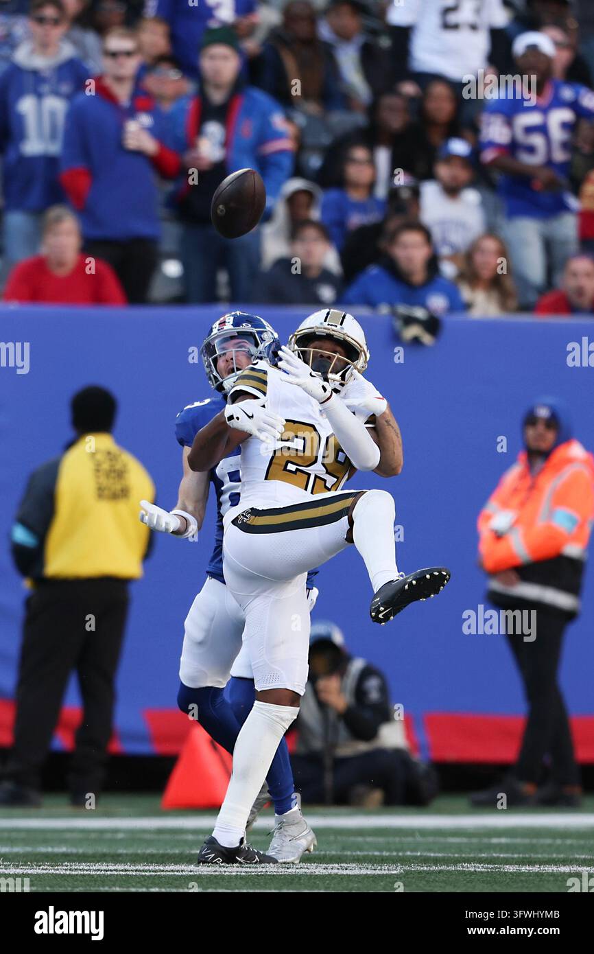 New York Giants wide receiver Charlie Jones (89) makes the catch past ...