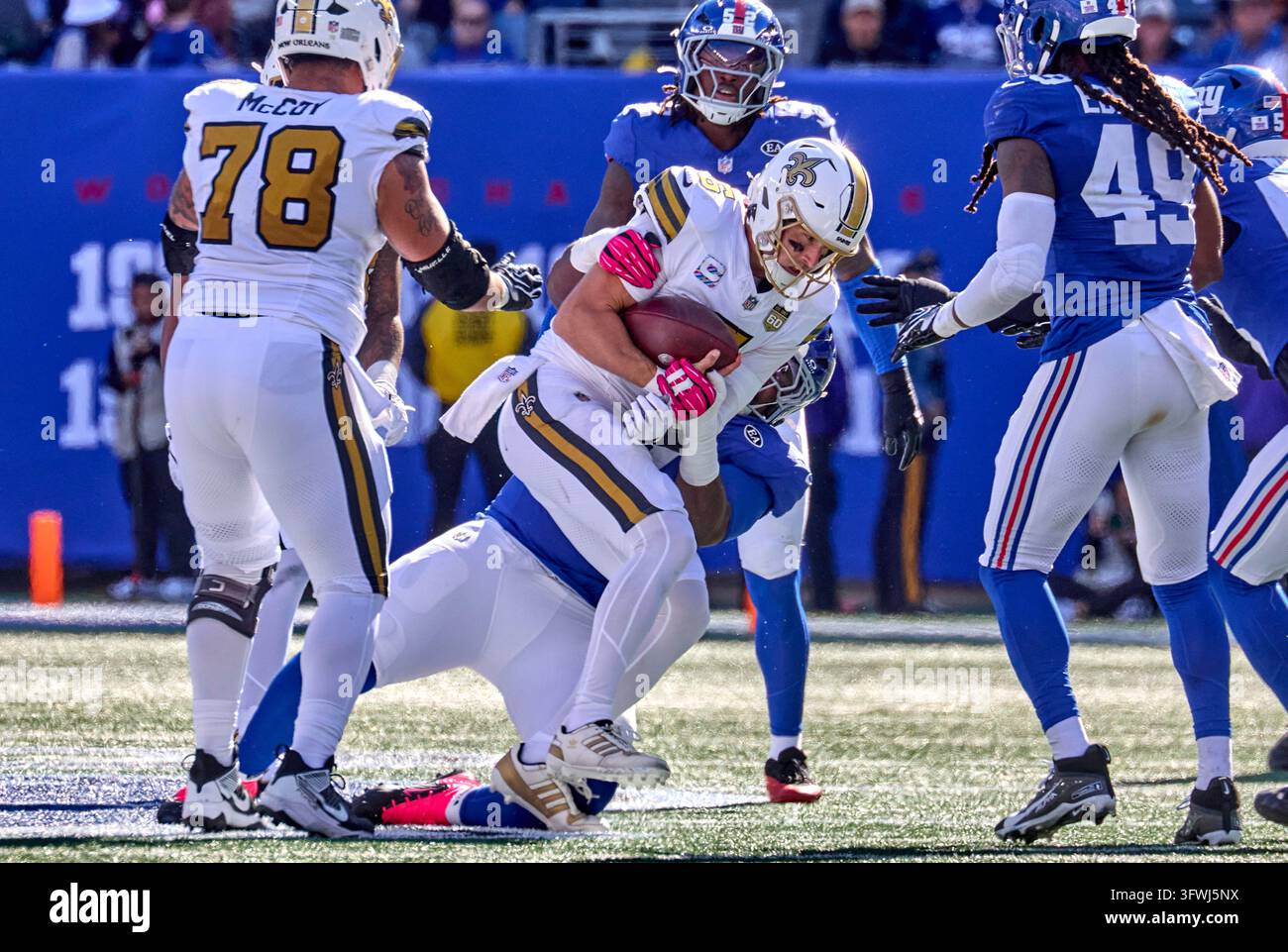 New York Giants defensive tackle Darius Alexander (91) sacks New ...