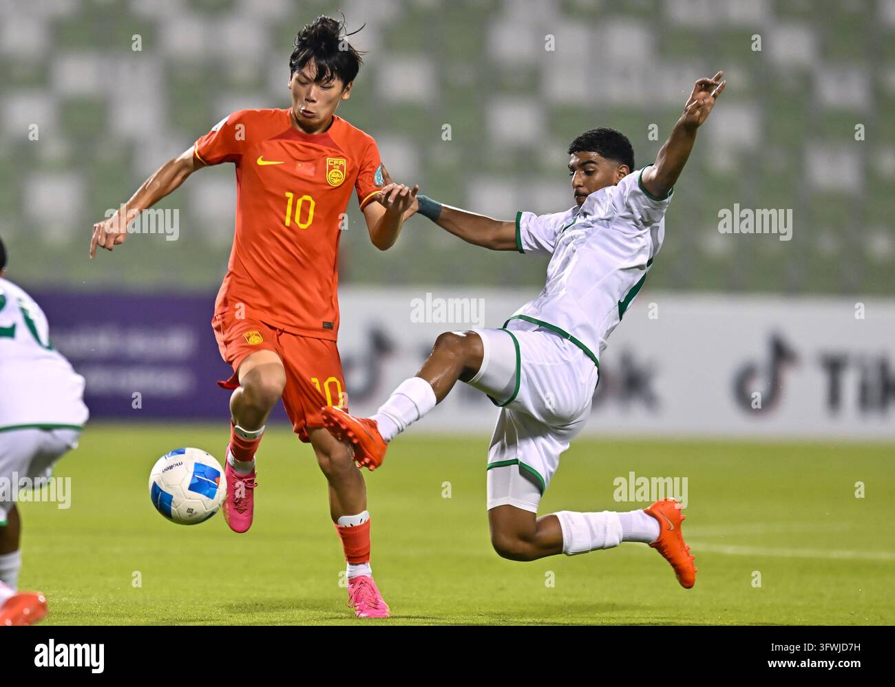 Peng Xianchen (L) of China and Abdullah Ali Alfarsi of Oman seen in ...