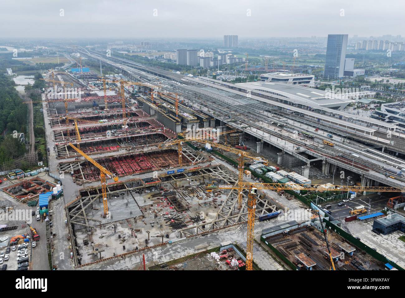 The integrated transportation hub project of Yangzhou East Railway ...
