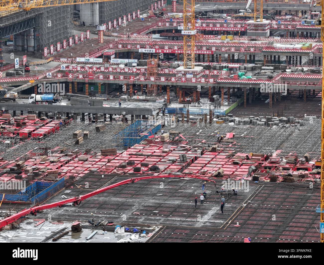 The integrated transportation hub project of Yangzhou East Railway ...