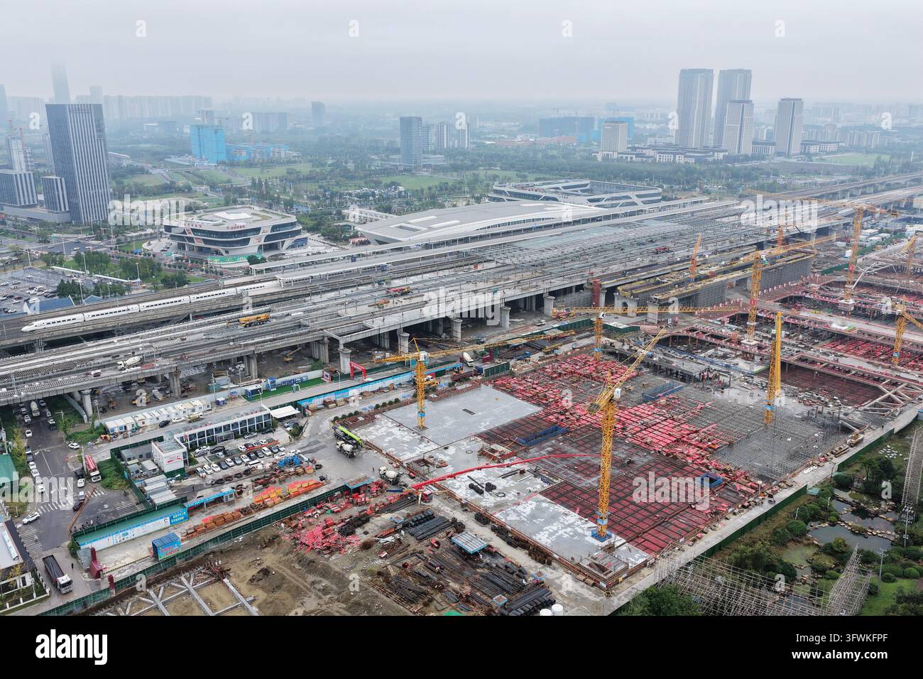 The integrated transportation hub project of Yangzhou East Station on ...