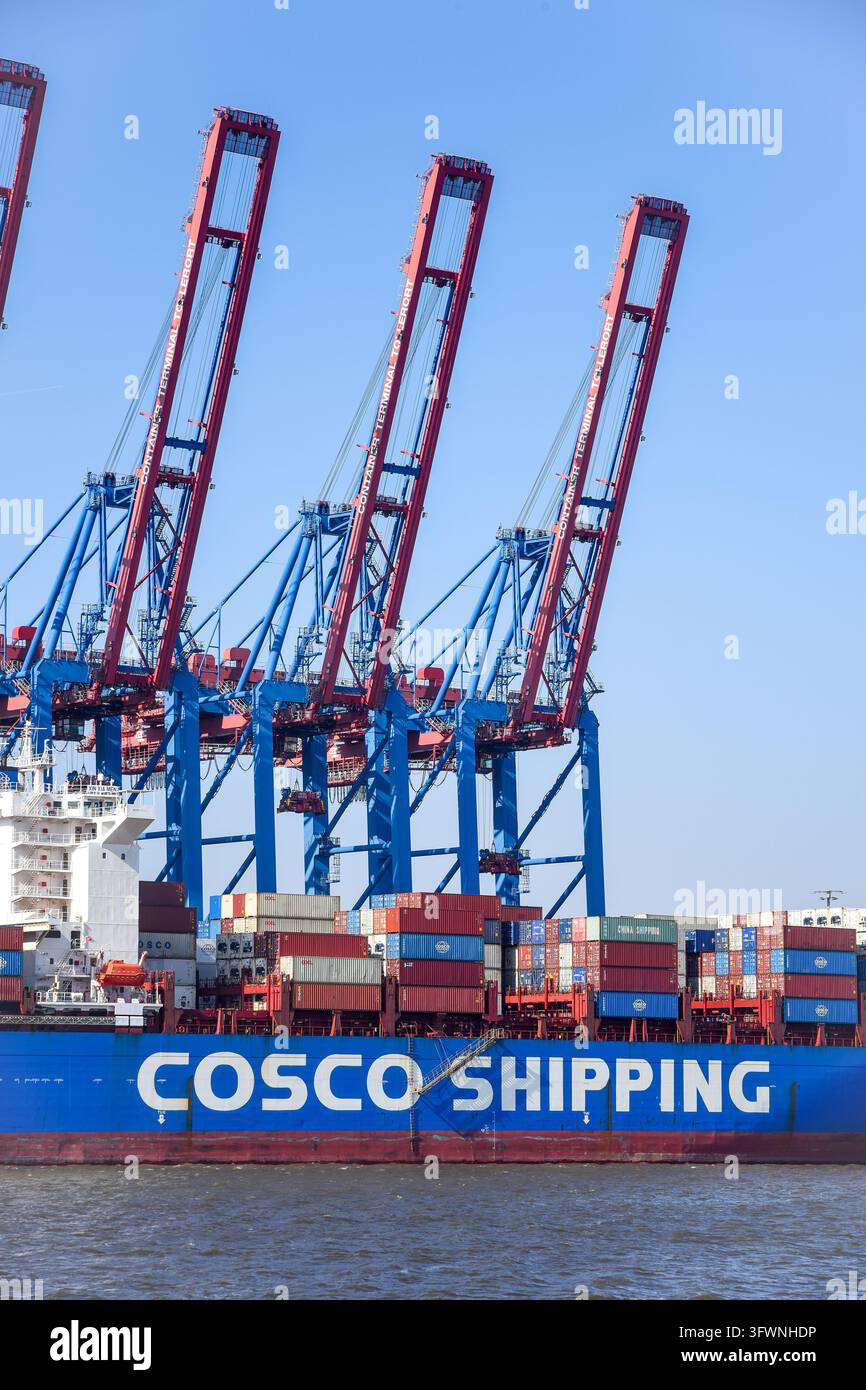Container ship XIN XIA MEN of the shipping company COSCO SHIPPING at ...