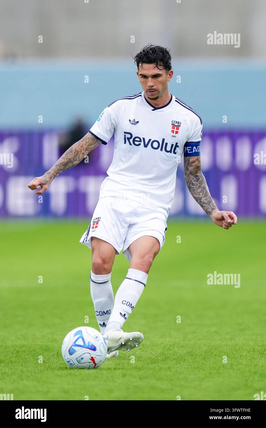 Lucas Da Cunha of Como 1907 in action during the Serie A Enilive match ...