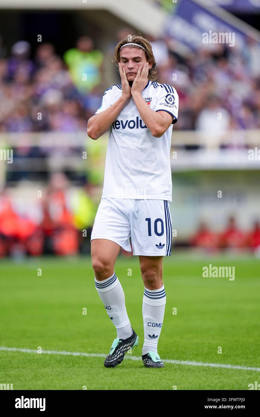 Nico Paz of Como 1907 looks dejected during the Serie A Enilive match ...