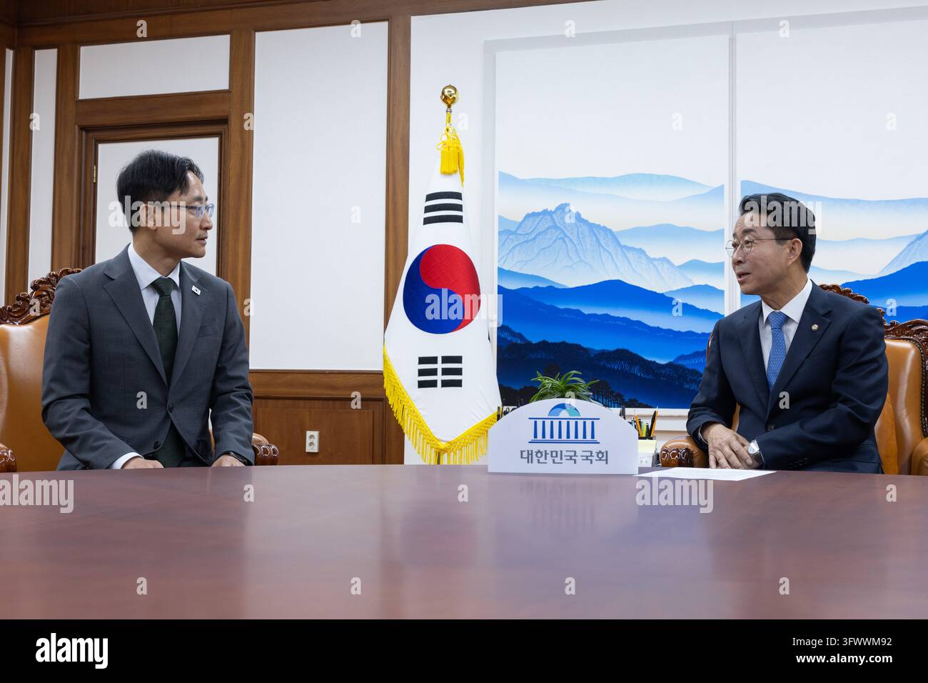 Construction Assembly Document Parliamentary leader meets new presidential chief of staff National ...