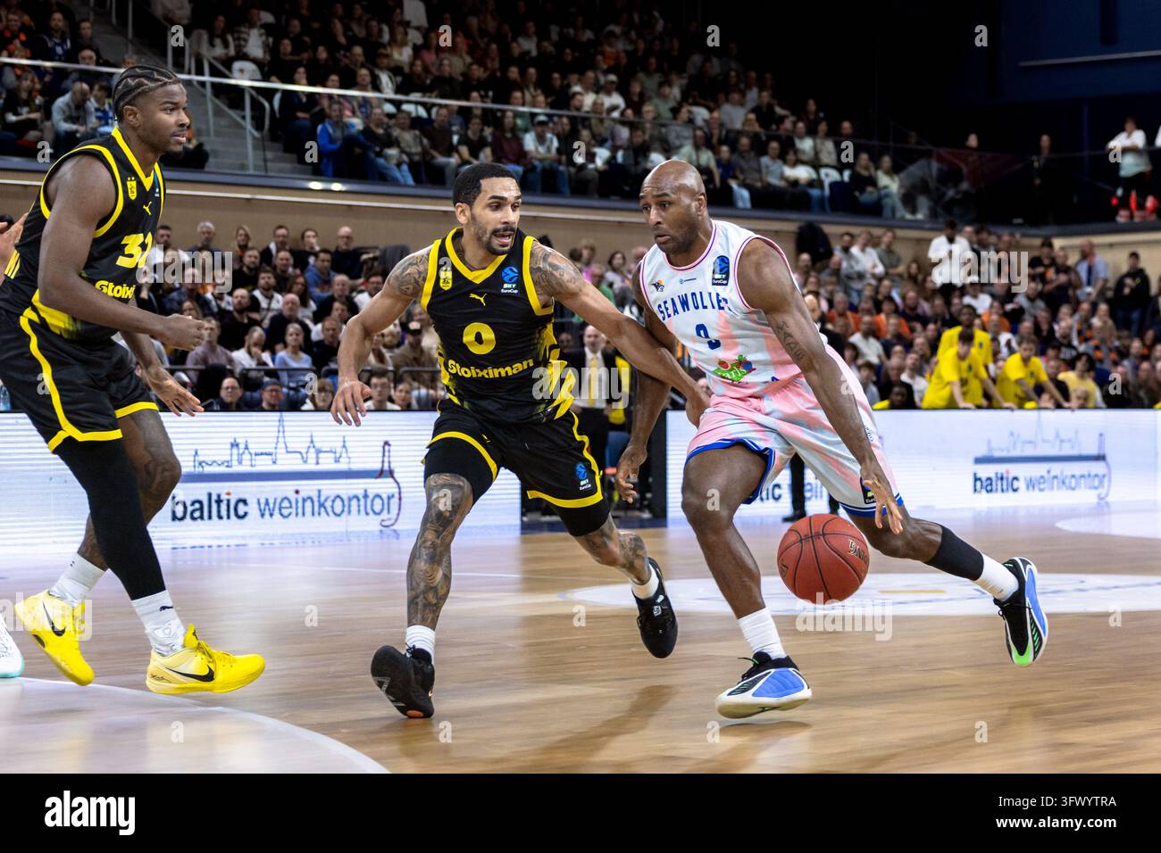 Deandre Lansdowne (ROSTOCK SEAWOLVES, #09), Elijah Mitrou-Long (Aris ...