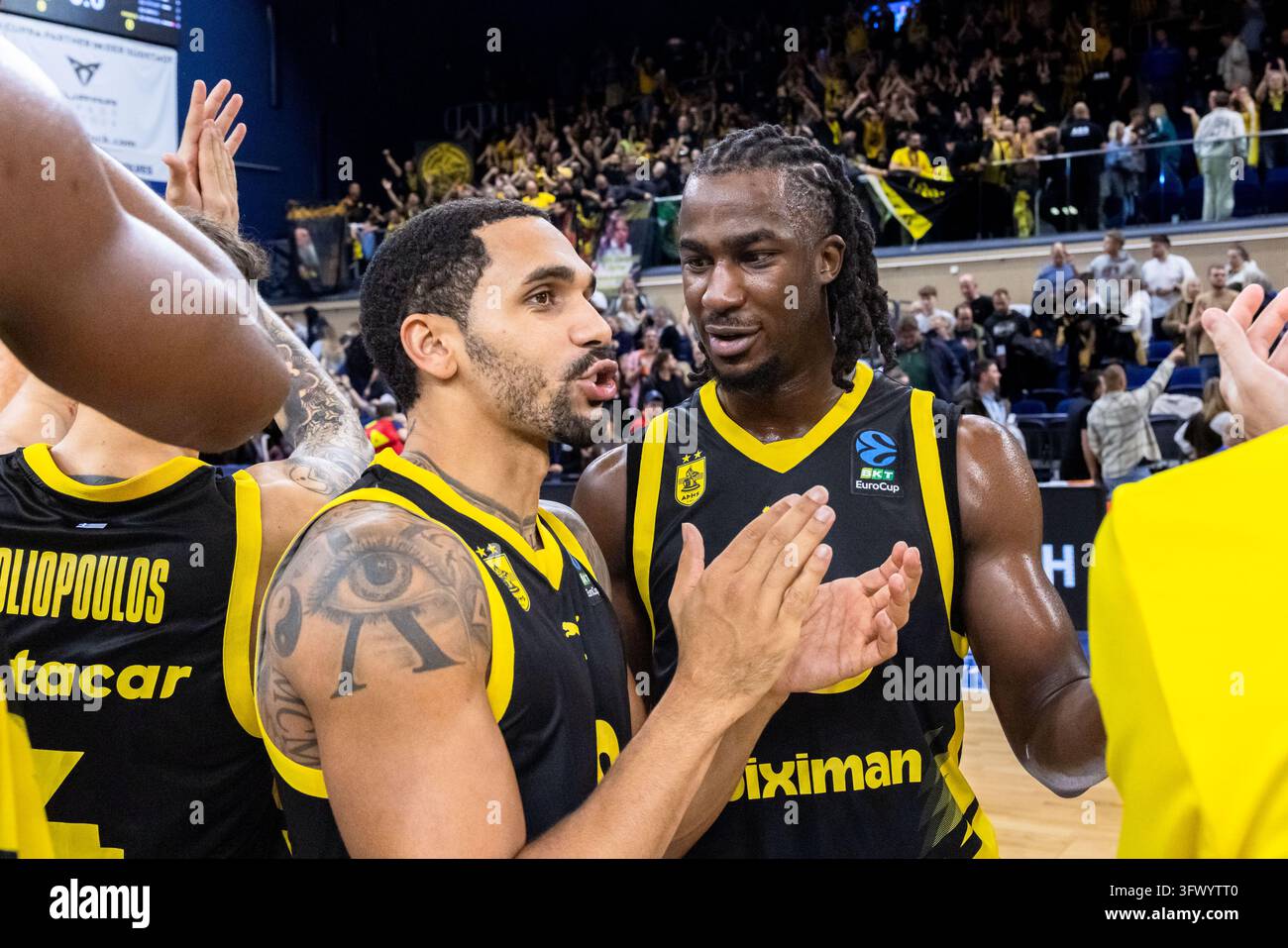 Adam Mokoka (Aris Thessaloniki, #95), Elijah Mitrou-Long (Aris ...