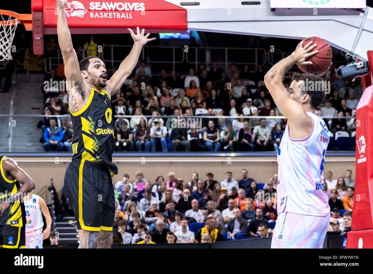 Elias Baggette (ROSTOCK SEAWOLVES, #04)Elijah Mitrou-Long (Aris ...