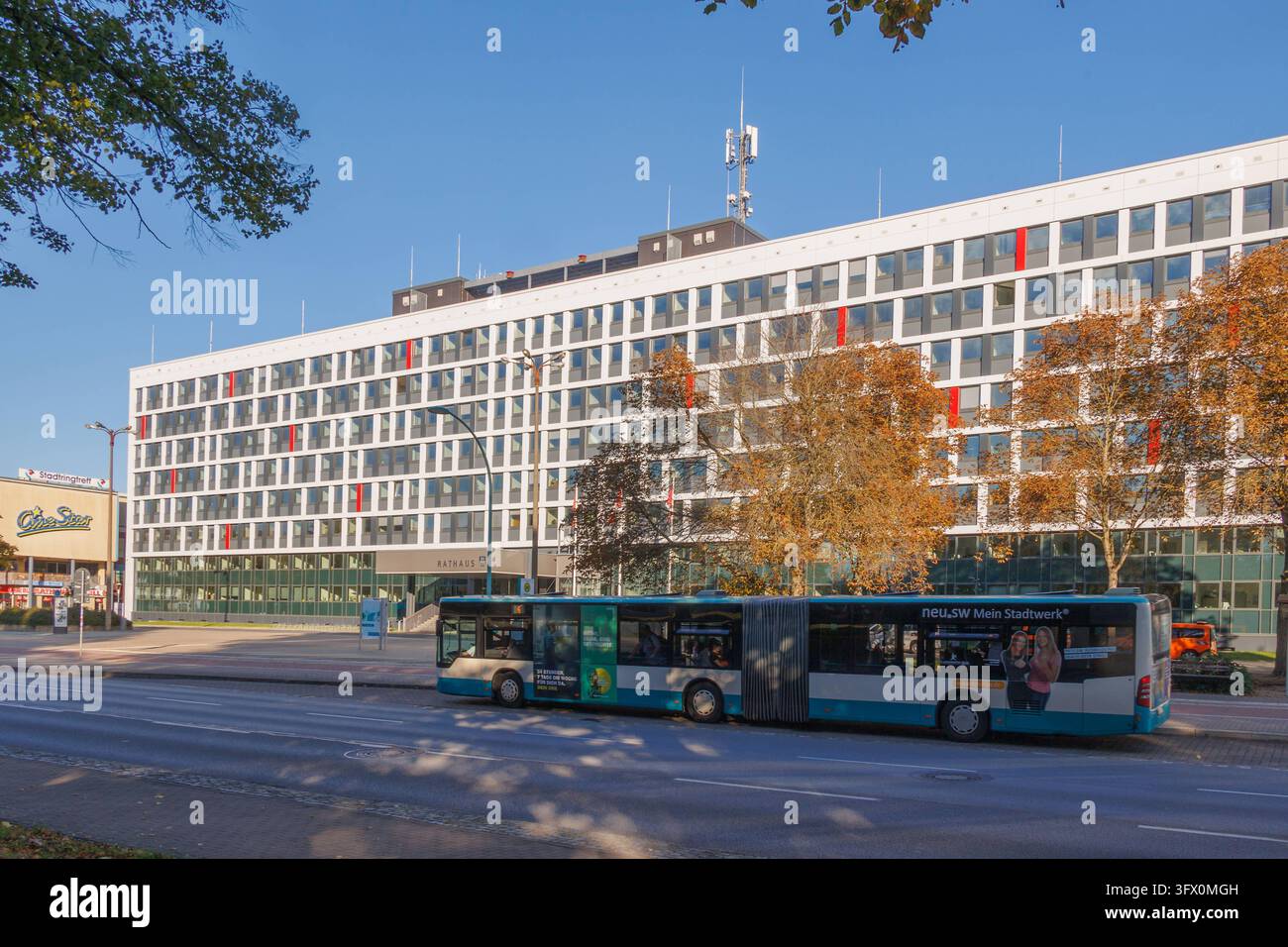 Ring File Measurement 16.10.2026 - Blick auf das Rathaus in Neubrandenburg am Friedrich ...