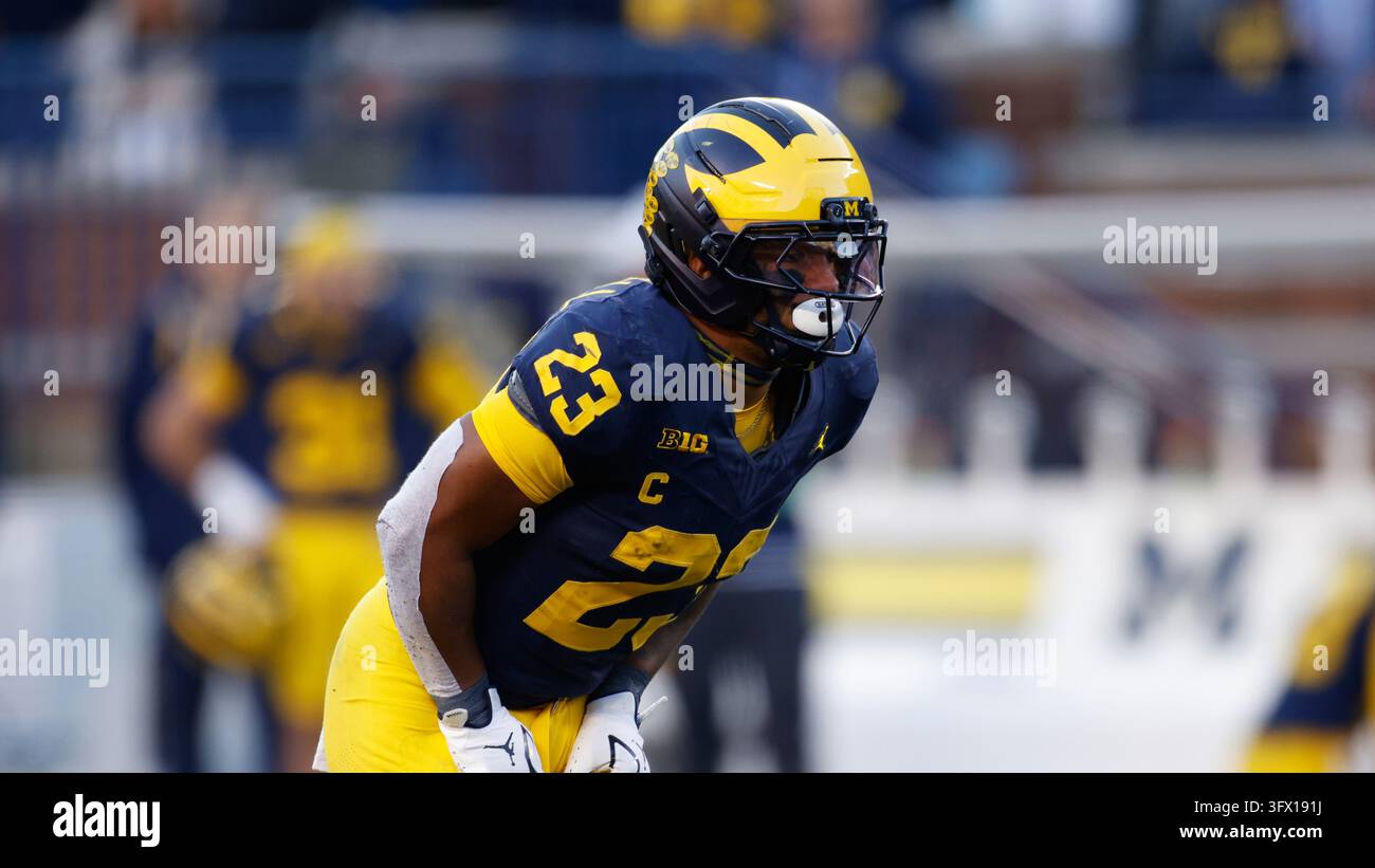 Michigan's Jordan Marshall plays during an NCAA football game on ...