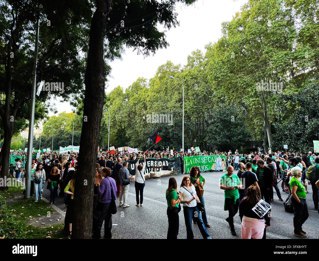 Handwritten Sign October Madrid protest october 2026 hi-res stock photography and images - Alamy
