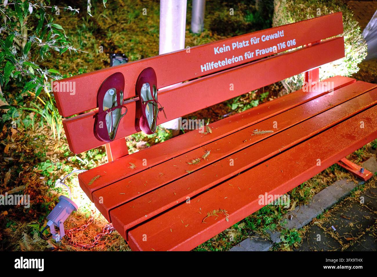 Installation Orange Day.Eine Installation zum Tag gegen Gewalt an ...