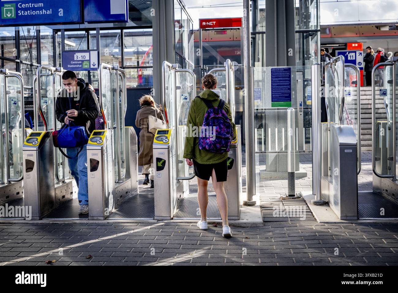 GOUDA - You must check in at the station's access gates with your OV ...