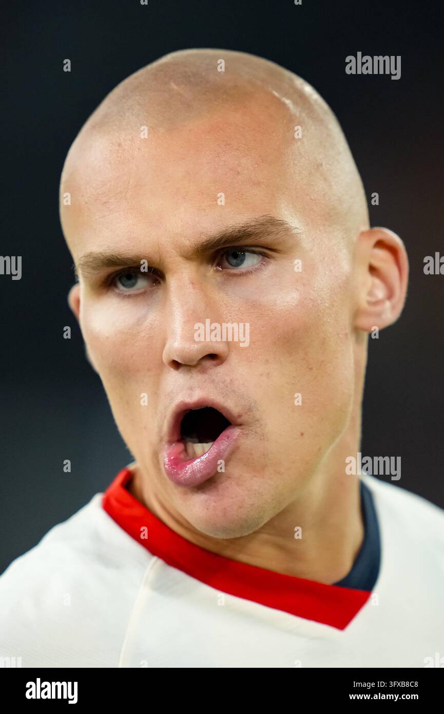 Leo Ostigard of Genoa CFC reacts during the Serie A Enilive match ...