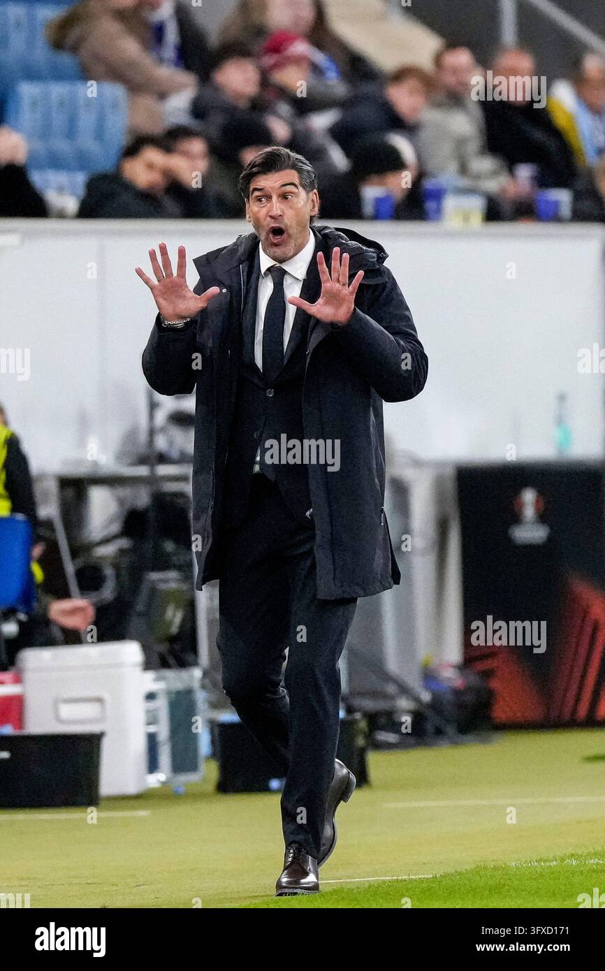 Paulo Fonseca (Trainer [coach], Head Coach, Lyon), gives instructions ...