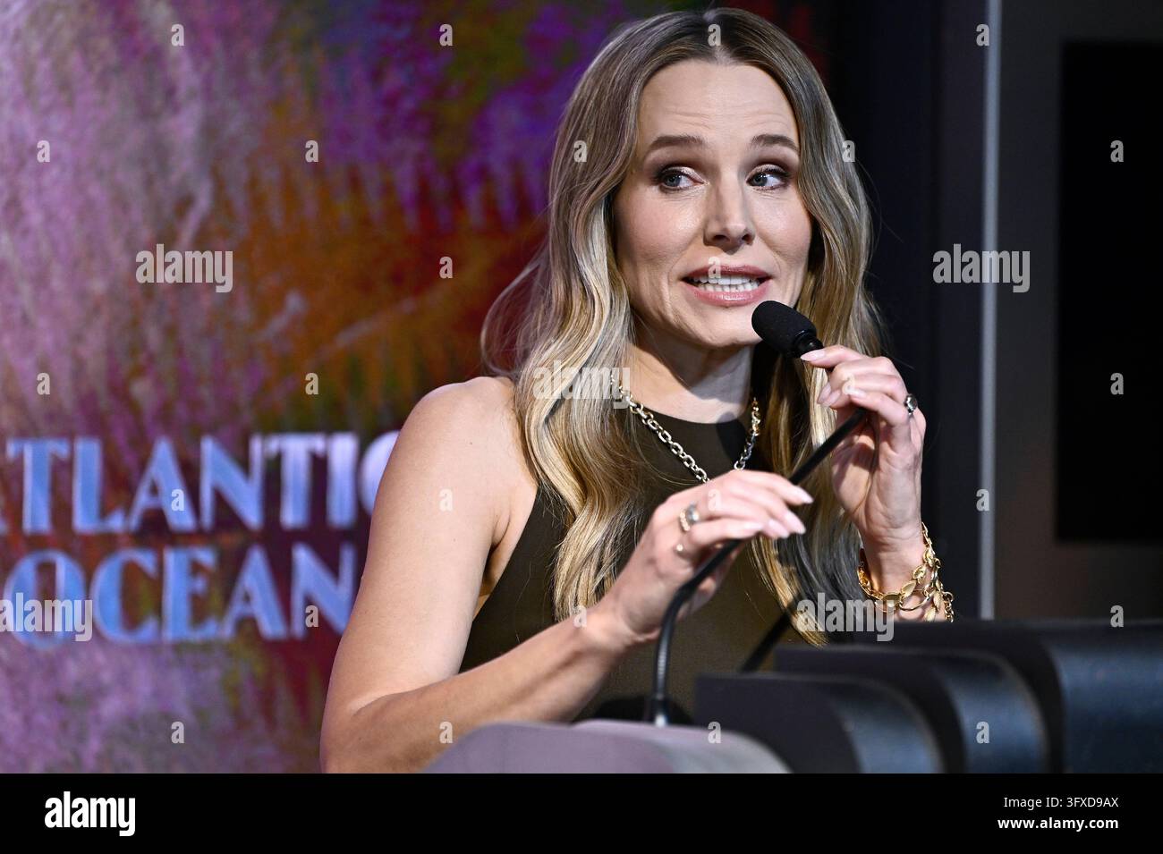 Actress Kristen Bell speaks at a lighting ceremony to honor Women ...