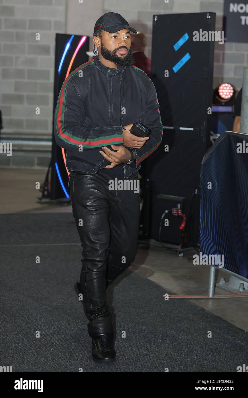 Chicago Bears running back D'Andre Swift (4) arrives prior to an NFL ...