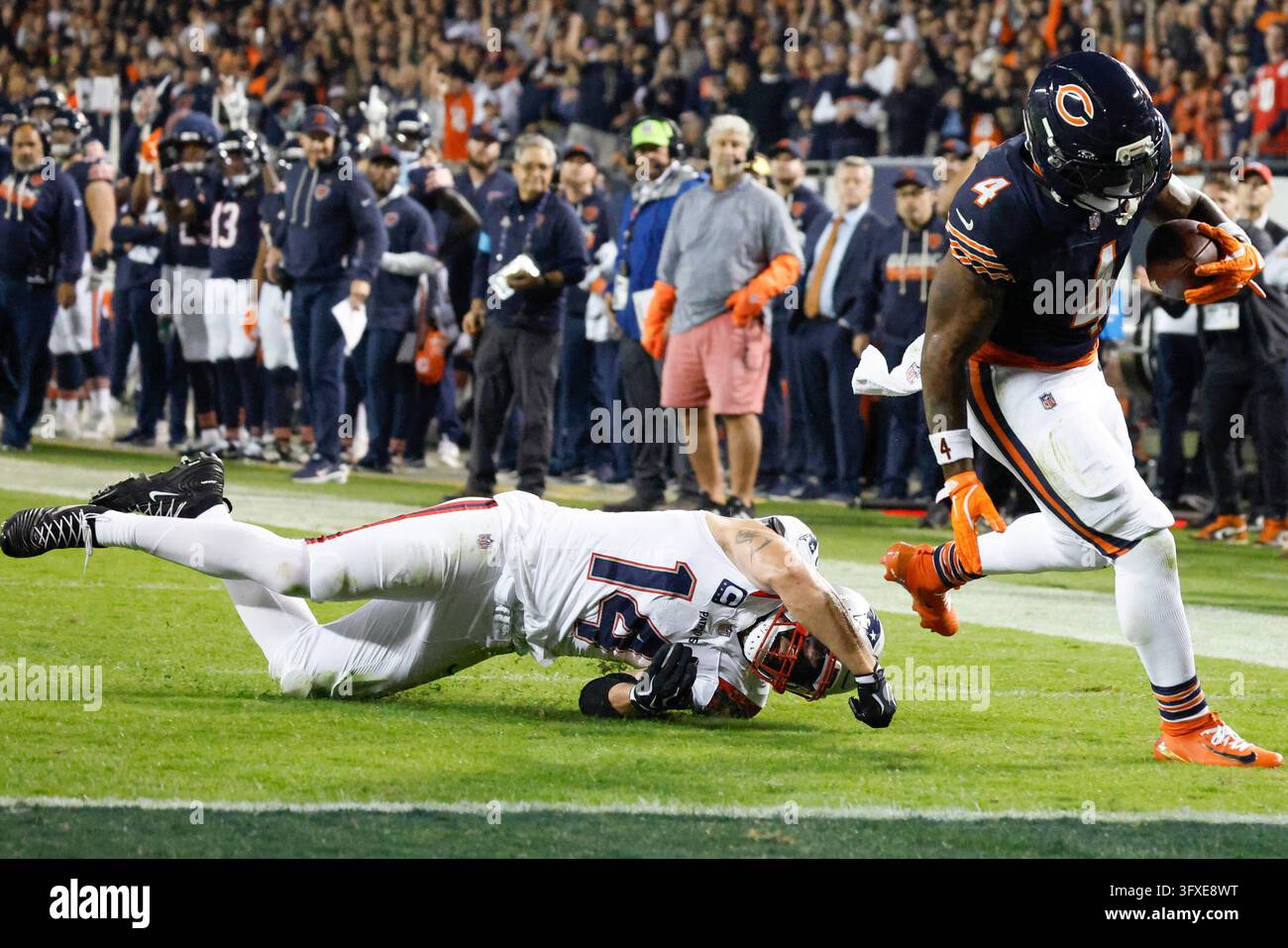 Chicago Bears running back D'Andre Swift (4) runs in for a touchdown ...