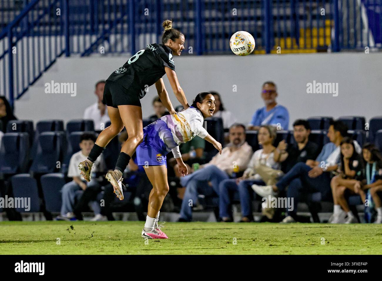 DAVIE, FL - OCTOBER 22: Fort Lauderdale United defender Ella Simpson ...
