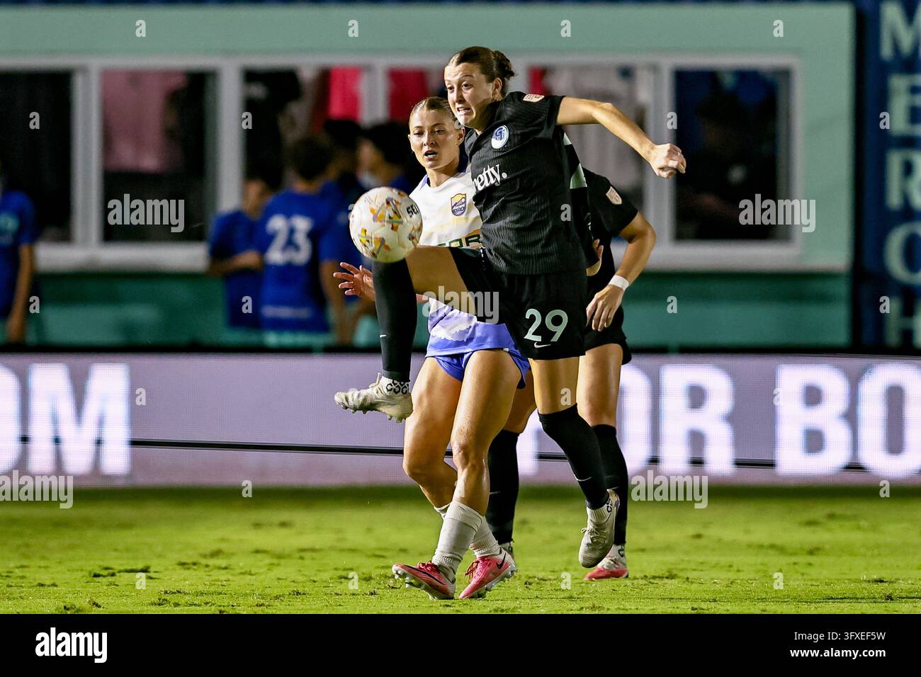 DAVIE, FL - OCTOBER 22: Fort Lauderdale United defender Kelli Van ...
