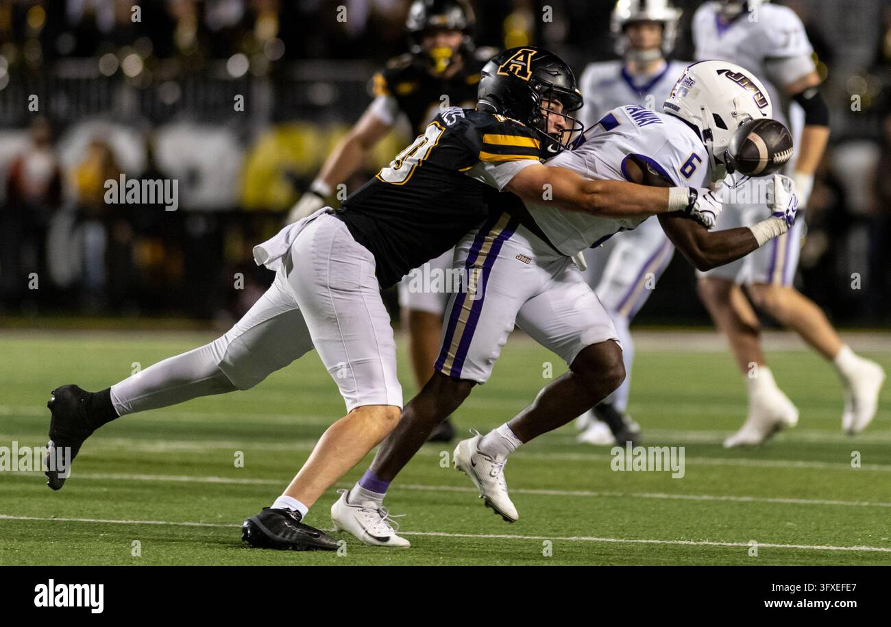 James Madison running back George Pettaway (6) drops a catch while ...