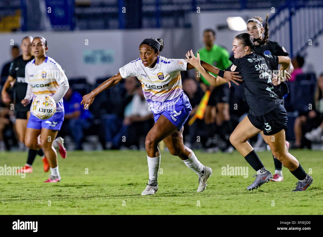 DAVIE, FL - OCTOBER 22: Carolina Ascent FC midfielder Mia Corbin (9 ...
