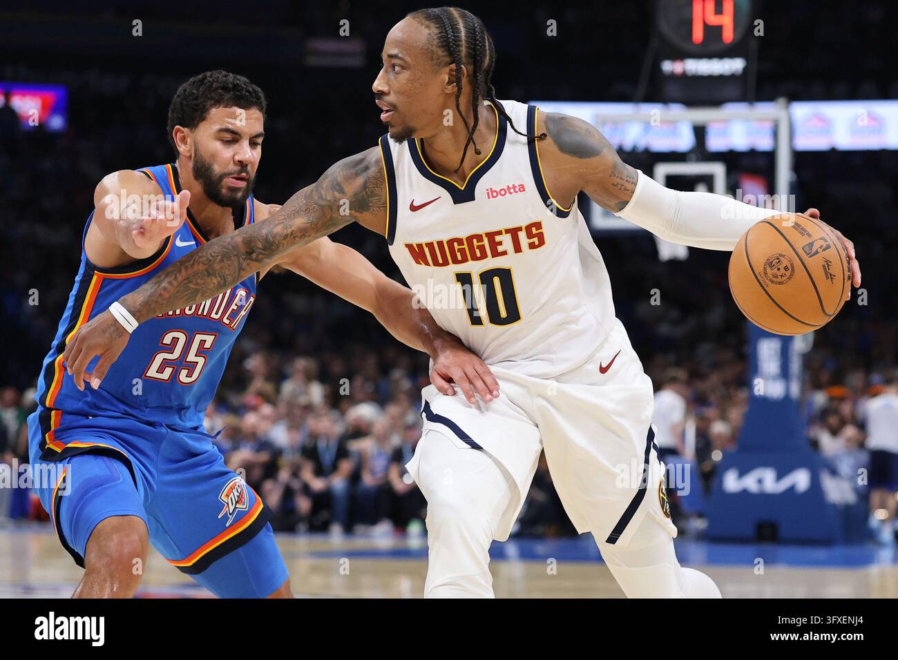 Thgunder Vector Denver Nuggets guard DeMar DeRozan (10) handles the ball against ...