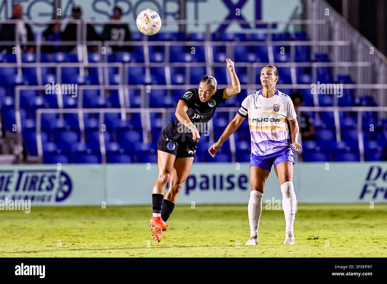 DAVIE, FL - OCTOBER 22: Fort Lauderdale United forward Kiara Locklear ...