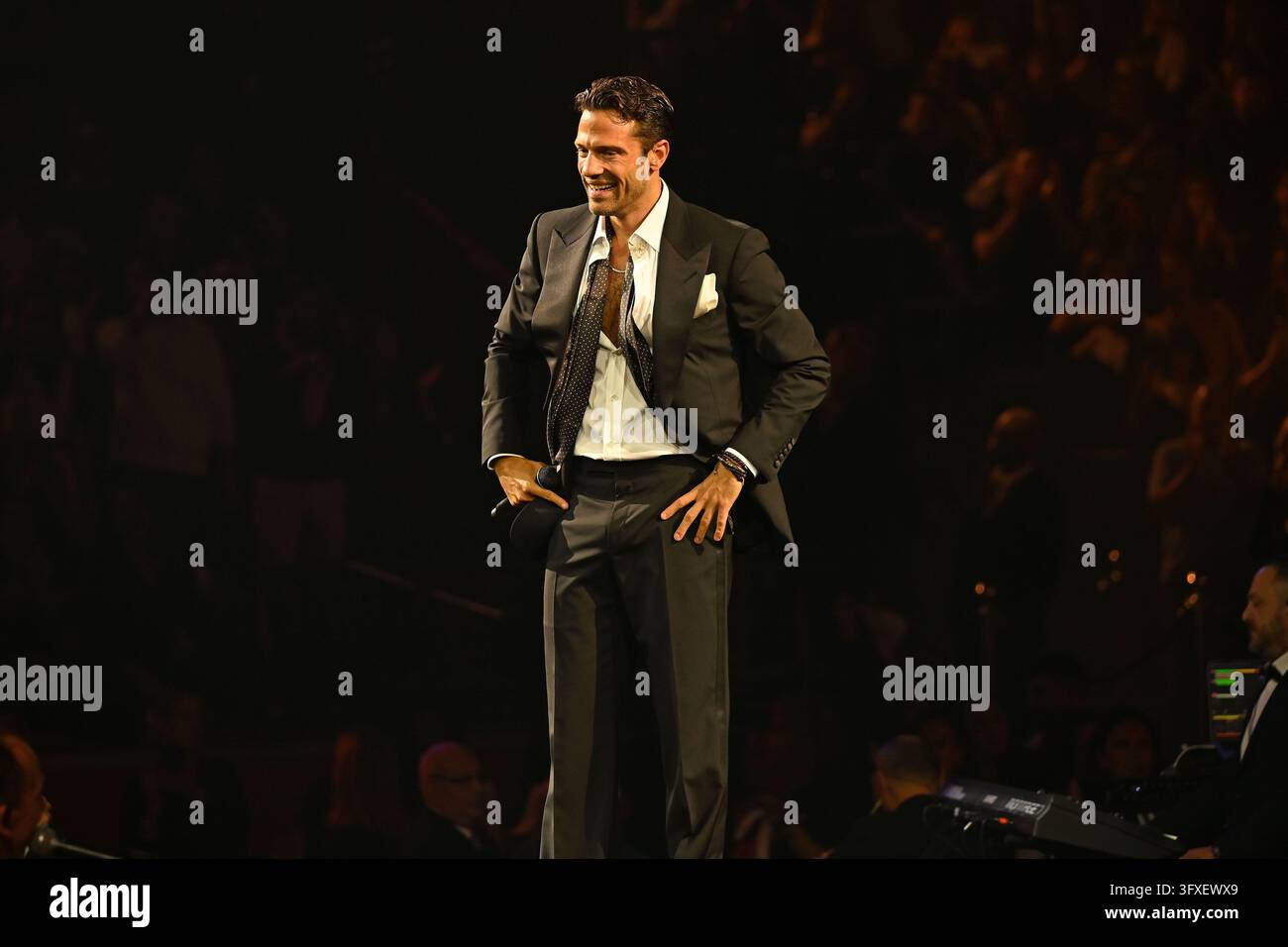 Picteures LONDON, ENGLAND - OCTOBER 22: Konstantinos Argiros performing at Royal ...